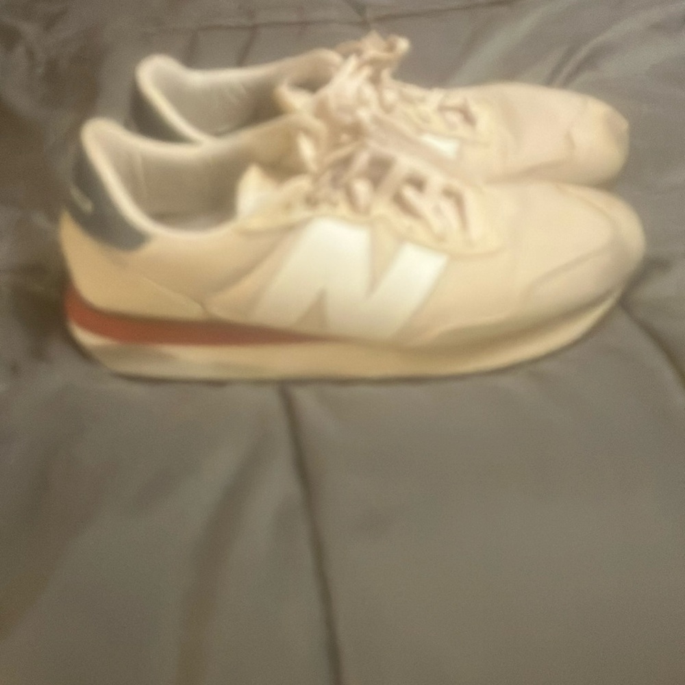 New Balance tenn shoes